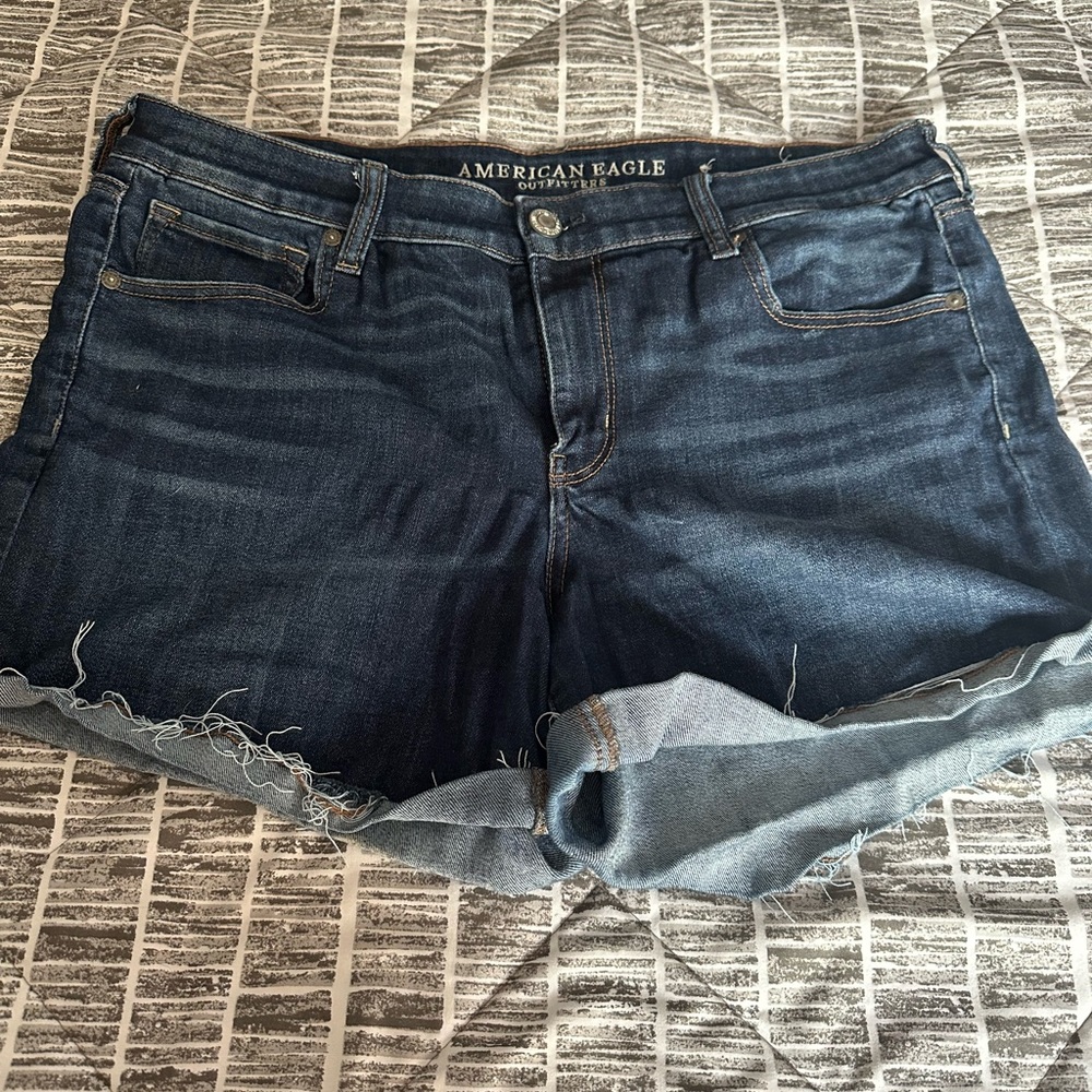 Women’s Midi American Eagle jean shorts
